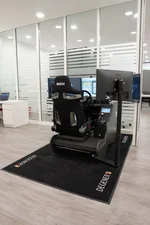 360-Grad-Fahrsimulator der Fahrschule Simonsen für die moderne Fahrausbildung.