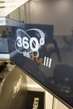 Bildschirm des 360-Grad-Fahrsimulators bei der Fahrschule Simonsen.