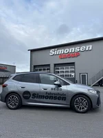 Kompaktes Fahrschulfahrzeug der Fahrschule Simonsen für die Fahrausbildung.
